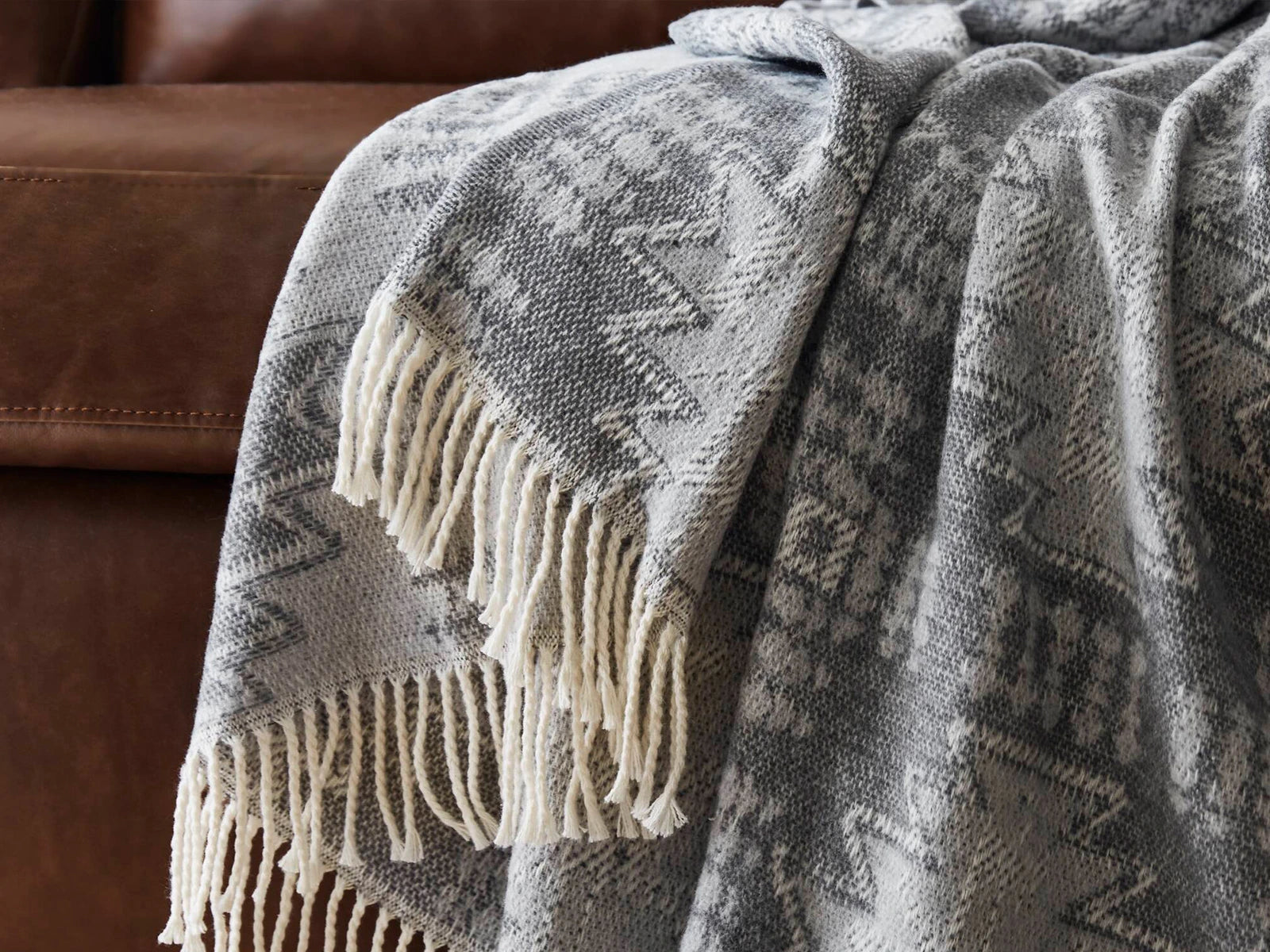 HONBAY Premium Woven Throw Blanket